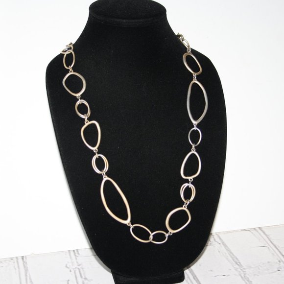 Beautiful gold Premier Designs Large link necklace 40" - Picture 4 of 5